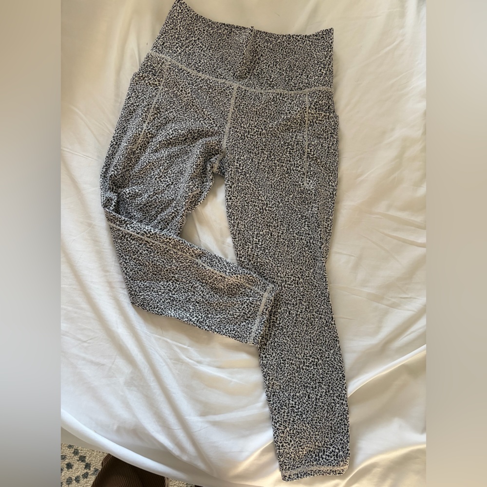 Athleta -Salutation Stash textured legging - Size M